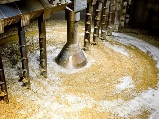 Quá trình nghiền/mashing ngũ cốc trong sản xuất whisky diễn ra như thế nào?  Quá trình nghiền/mashing ngũ cốc trong sản xuất whisky diễn ra như thế nào?