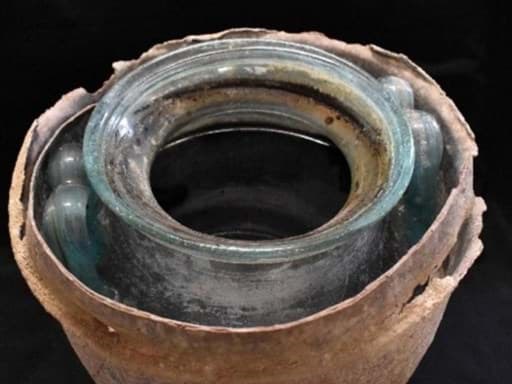 Chai rượu vang lâu đời nhất thế giới  Chai rượu vang lâu đời nhất thế giới