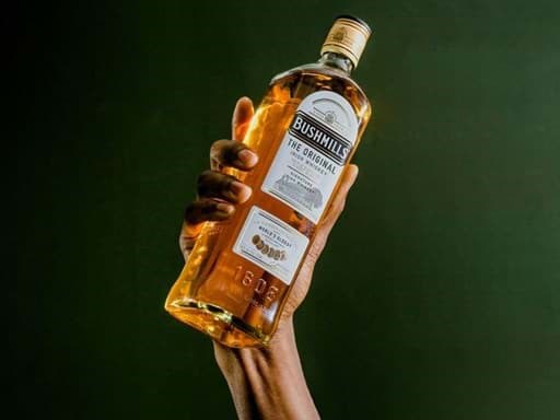 Có phải tất cả rượu whisky Ailen đều được chưng cất ba lần? Có phải tất cả rượu whisky Ailen đều được chưng cất ba lần?