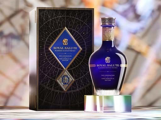 Royal Salute Coronation of King Charles III Edition được phát hành   Royal Salute Coronation of King Charles III Edition được phát hành