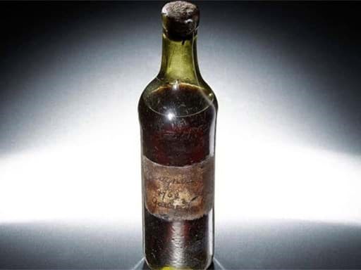 Chai cognac 1762 đạt 2 kỉ lục Guiness thế giới Chai cognac 1762 đạt 2 kỉ lục Guiness thế giới