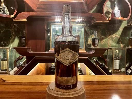 Chai rượu whisky lâu đời nhất thế giới Chai rượu whisky lâu đời nhất thế giới