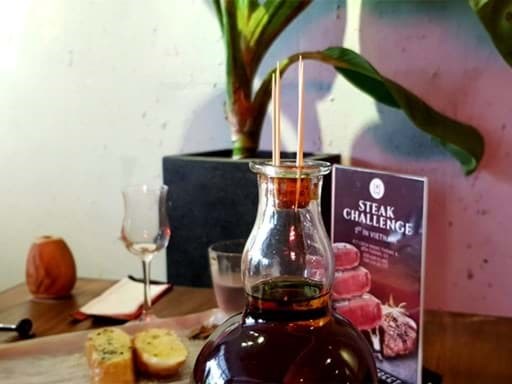 Cách khui chai rượu ngoại cũ bị gãy nút. Cách khui chai rượu ngoại cũ bị gãy nút.