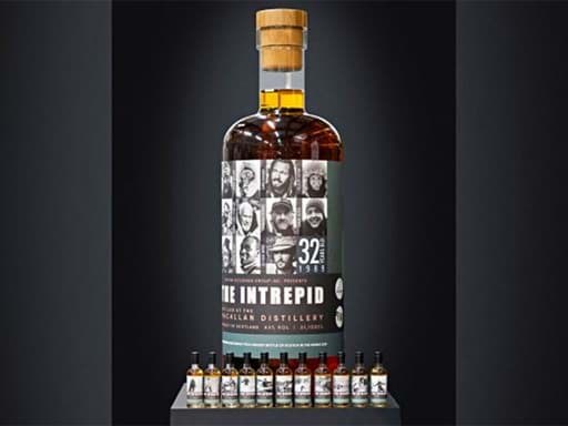 The Intrepid đạt kỷ lục Guinness thế giới - Chai whisky lớn nhất The Intrepid đạt kỷ lục Guinness thế giới - Chai whisky lớn nhất