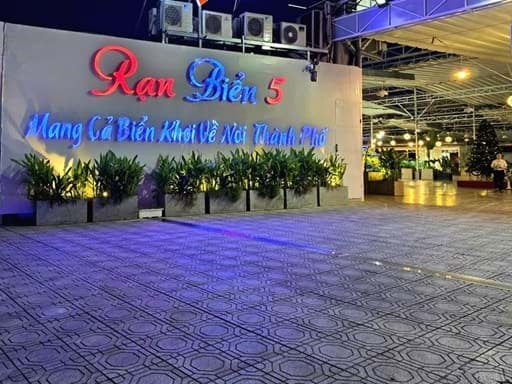Nhà hàng miễn phí mang rượu vào - Rạn Biển TP.HCM Nhà hàng miễn phí mang rượu vào - Rạn Biển TP.HCM