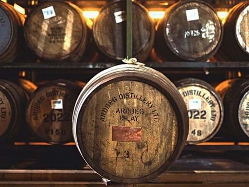 Thùng rượu Ardbeg quý hiếm bán với mức giá kỉ lục  Thùng rượu Ardbeg quý hiếm bán với mức giá kỉ lục