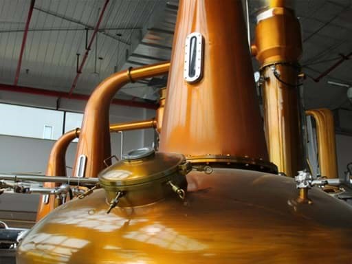 Tại sao rượu whisky lại được chưng cất trong nồi đồng? Tại sao rượu whisky lại được chưng cất trong nồi đồng?