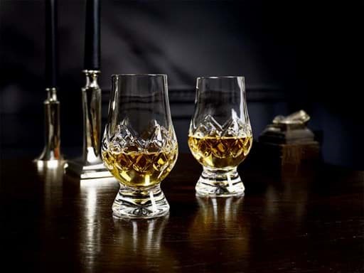 Những loại ly thưởng thức whisky & Scotch tốt nhất cho những người yêu rượu Những loại ly thưởng thức whisky & Scotch tốt nhất cho những người yêu rượu