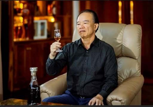 Có whisky - Ta không còn cô đơn  Có whisky - Ta không còn cô đơn