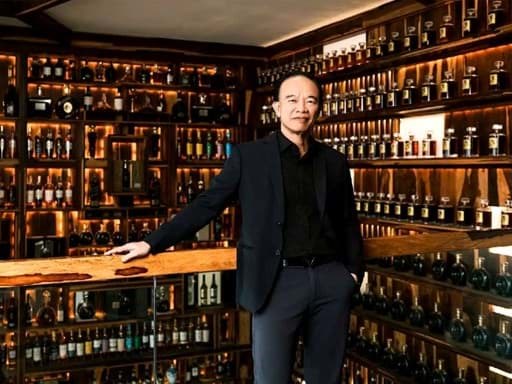 Gặp Gỡ Nhà Sưu Tầm Đã Phá 20 Kỷ Lục Guinness Với Bộ Sưu Tập Whisky Trị Giá 150 Triệu Đô Gặp Gỡ Nhà Sưu Tầm Đã Phá 20 Kỷ Lục Guinness Với Bộ Sưu Tập Whisky Trị Giá 150 Triệu Đô