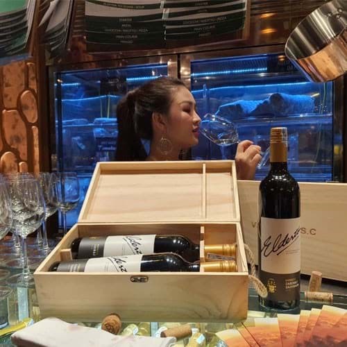 Hướng dẫn chọn loại rượu vang phù hợp với tính cách & sở thích của phụ nữ Hướng dẫn chọn loại rượu vang phù hợp với tính cách & sở thích của phụ nữ