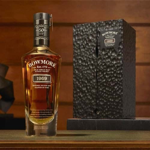 Bowmore phát hàng chai rượu whisky 50 năm  Bowmore phát hàng chai rượu whisky 50 năm