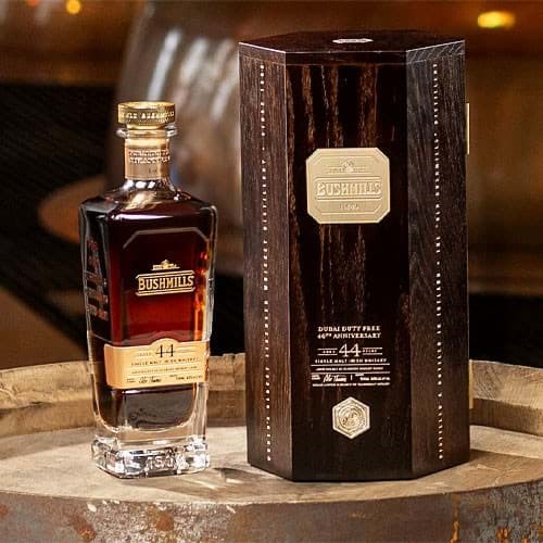 Bushmill phát hành chai rượu whisky lâu đời nhất 