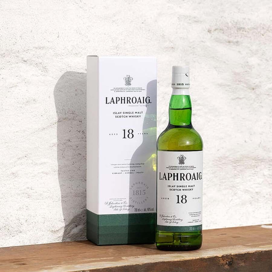 Laphroaig 18 Year Old được phát hành trở lại