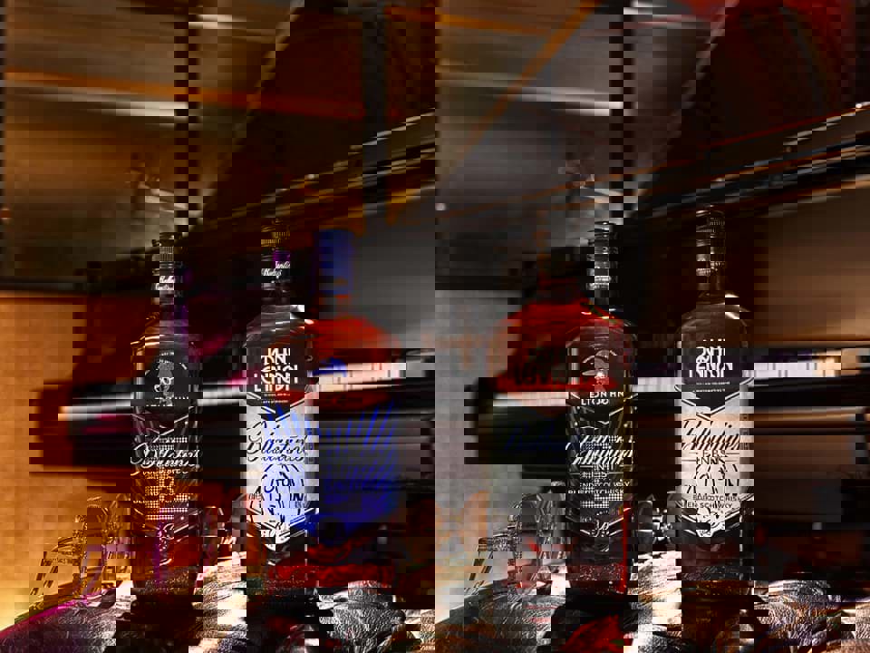 Ballantine's Finest Elton John và Ballantine's Finest Lennon John được phát hành 