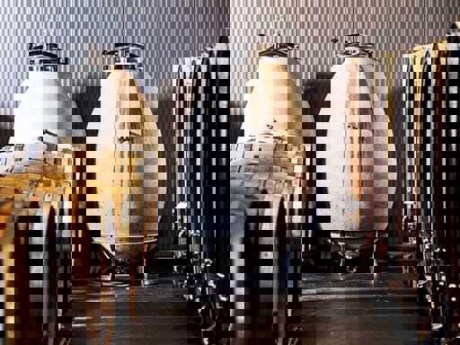 Sự khác nhau giữa thùng lên men rượu bằng gỗ, thép không gỉ và bê tông là gì? 