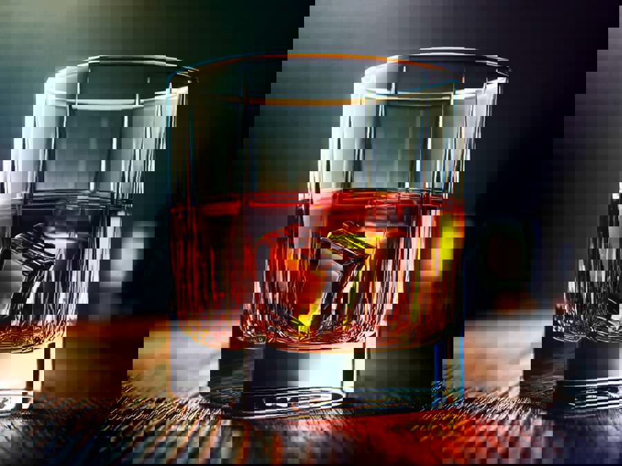 Sự khác nhau giữa small batch and single barrel whisky là gì? Sự khác nhau giữa small batch and single barrel whisky là gì?