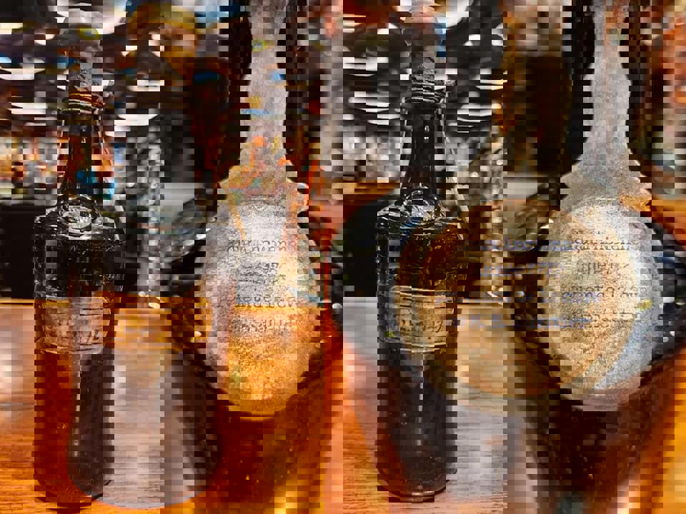 Rhum Ancienne annee 1772 lâu đời nhất thế giới