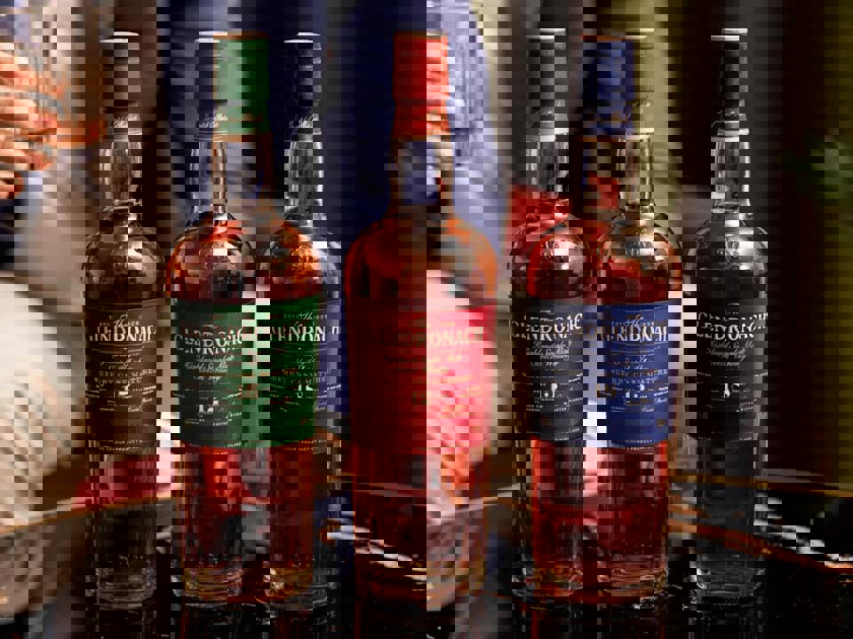 Diện mạo mới của rượu Glendronach whisky với sự hợp tác từ Rankin 