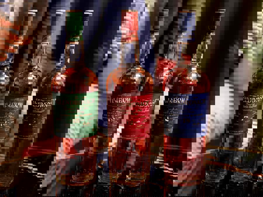 Diện mạo mới của rượu Glendronach whisky với sự hợp tác từ Rankin Diện mạo mới của rượu Glendronach whisky với sự hợp tác từ Rankin