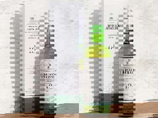 Laphroaig 18 Year Old được phát hành trở lại