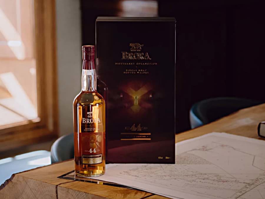 Brora 44 YO Untold Depths được phát hành Brora 44 YO Untold Depths được phát hành