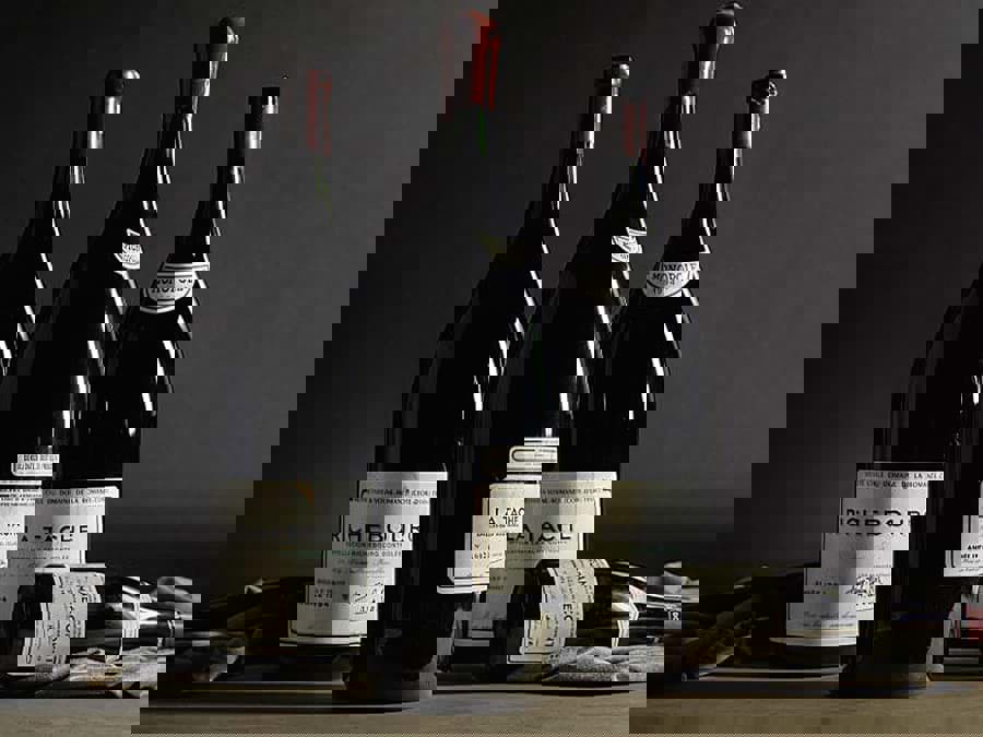 Domaine de la Romanee-Conti La Tache 1972 được bán với giá 150.000 USD Domaine de la Romanee-Conti La Tache 1972 được bán với giá 150.000 USD