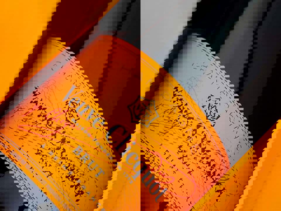 Quy định dán nhãn chai Champagne 