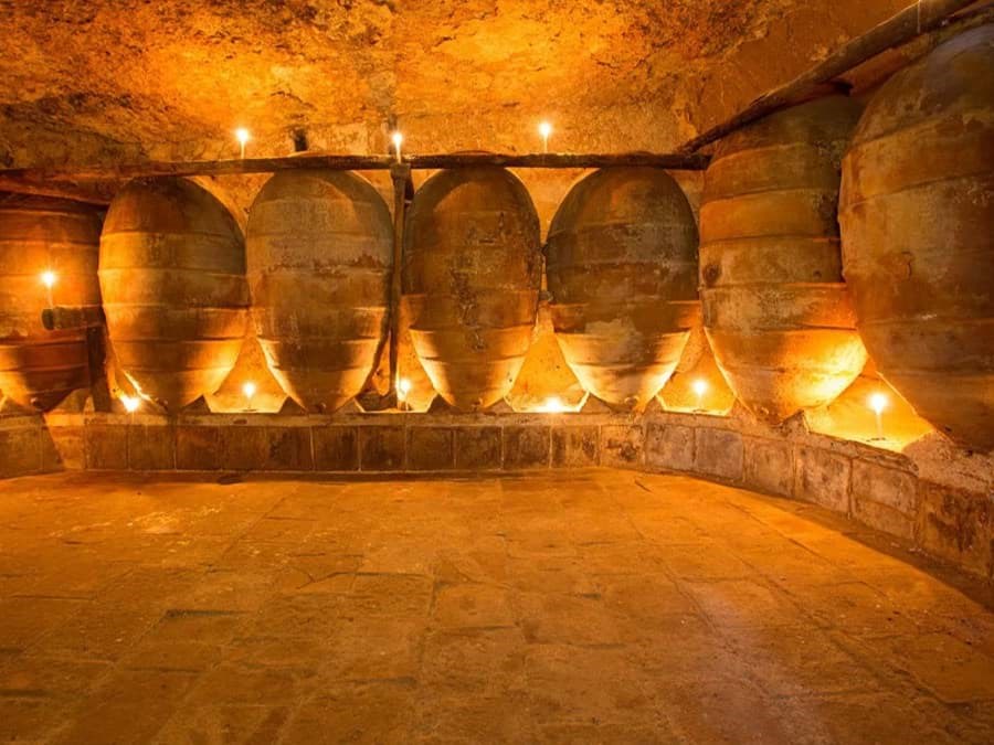 Khám phá hương vị rượu vang được ủ trong thùng Amphora Khám phá hương vị rượu vang được ủ trong thùng Amphora
