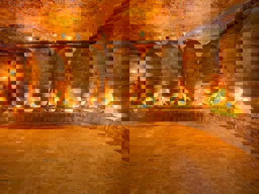 Khám phá hương vị rượu vang được ủ trong thùng Amphora 