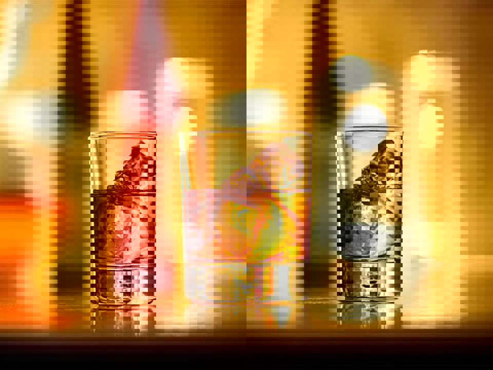 Suntory đáp ứng các quy định nghiêm ngặt mới về rượu whisky của Nhật Bản