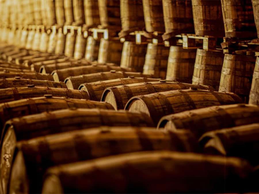 Nhà máy chưng cất rượu whisky của Việt Nam ra mắt thùng rượu single malt đầu tiên Nhà máy chưng cất rượu whisky của Việt Nam ra mắt thùng rượu single malt đầu tiên