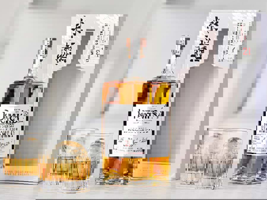 Dewar's Double Double 21 year old Mizunara Oak được phát hành Dewar's Double Double 21 year old Mizunara Oak được phát hành