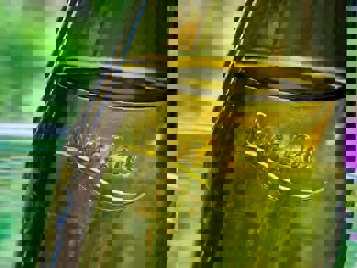 "Lees" trong rượu vang là gì? 