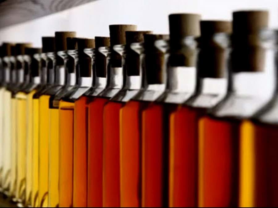 Màu sắc của rượu whisky có từ đâu? Màu sắc của rượu whisky có từ đâu?