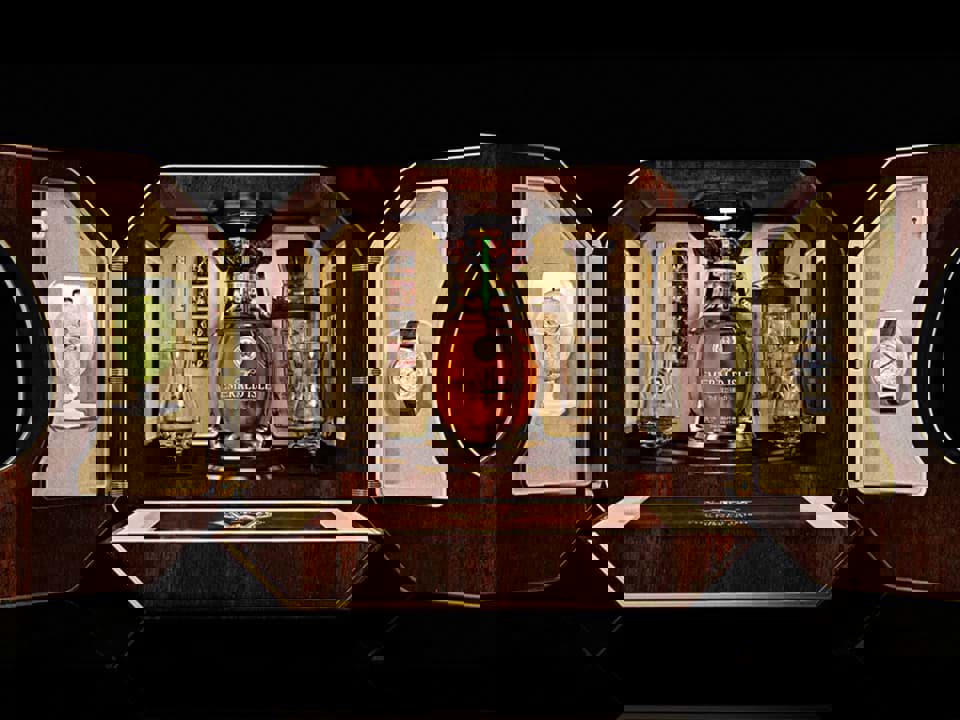 Chai rượu Irish whisky vừa thiết lập kỉ lục giá 2,8 triệu đô la 