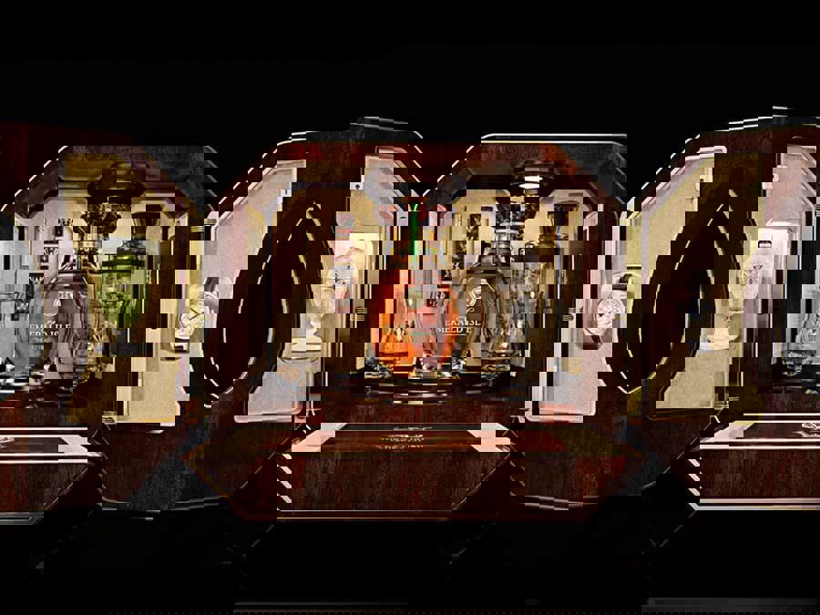 Chai rượu Irish whisky vừa thiết lập kỉ lục giá 2,8 triệu đô la Chai rượu Irish whisky vừa thiết lập kỉ lục giá 2,8 triệu đô la