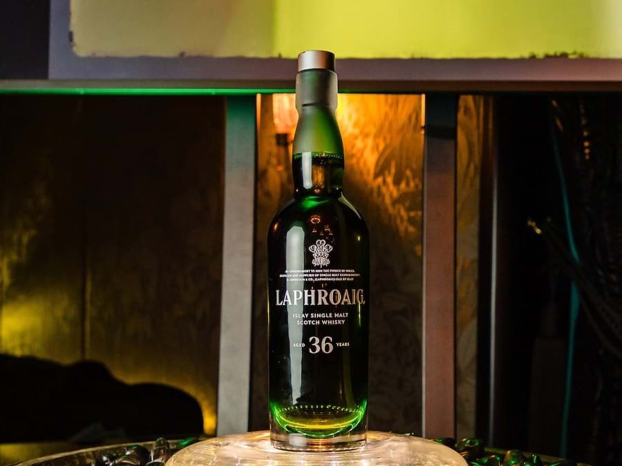 The Archive Collection: Laphroaig 36 năm được phát hành