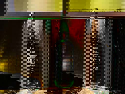 The Archive Collection: Laphroaig 36 năm được phát hành