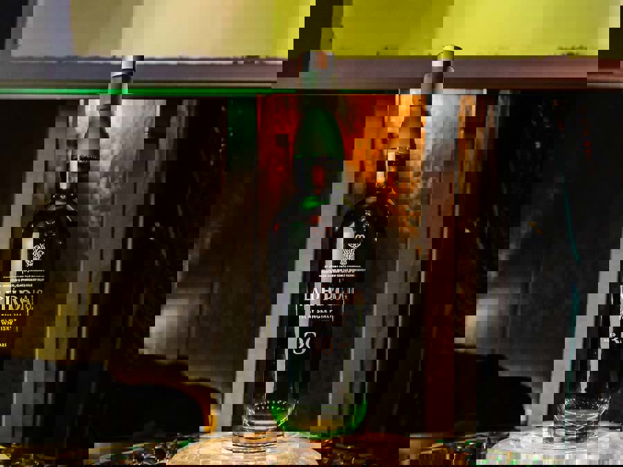 The Archive Collection: Laphroaig 36 năm được phát hành The Archive Collection: Laphroaig 36 năm được phát hành