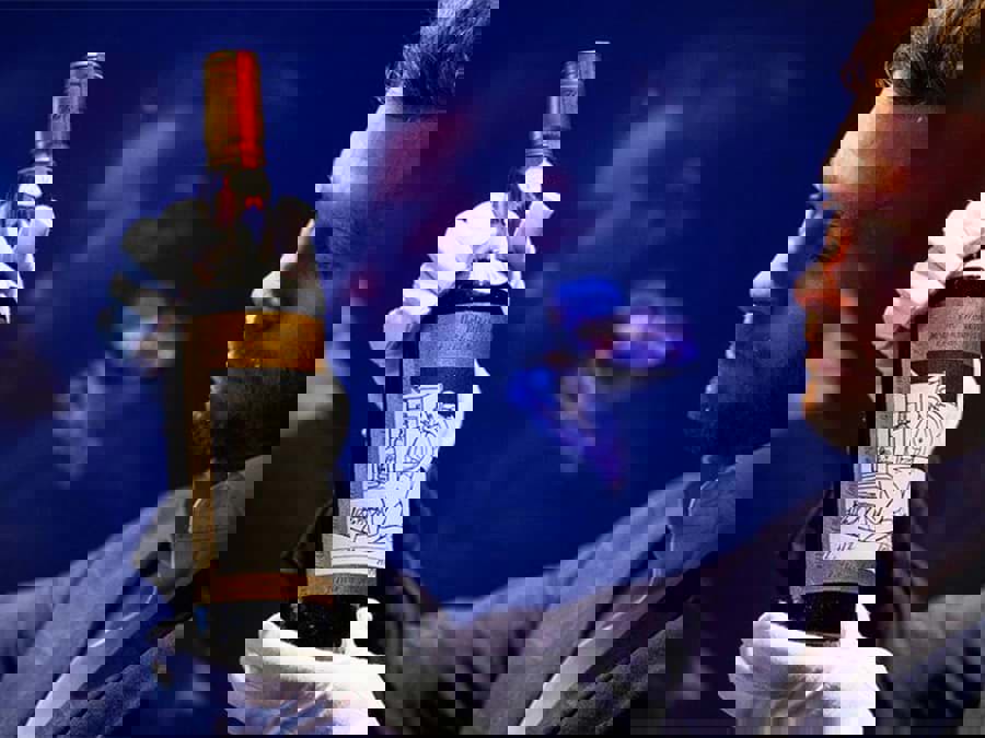 Chai rượu Scotch whisky đắt tiền nhất thế giới được bán với giá hơn 2,1 triệu bảng Chai rượu Scotch whisky đắt tiền nhất thế giới được bán với giá hơn 2,1 triệu bảng