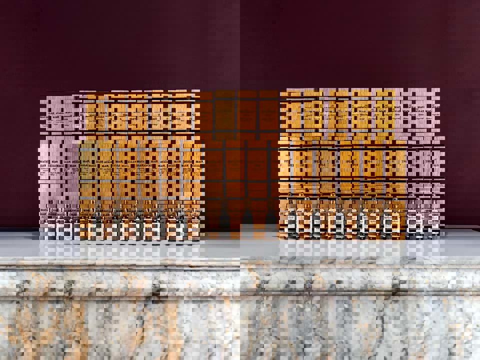 Bộ sưu tập Macallan mini sẽ được bán với mức giá 250,000 bảng Anh 