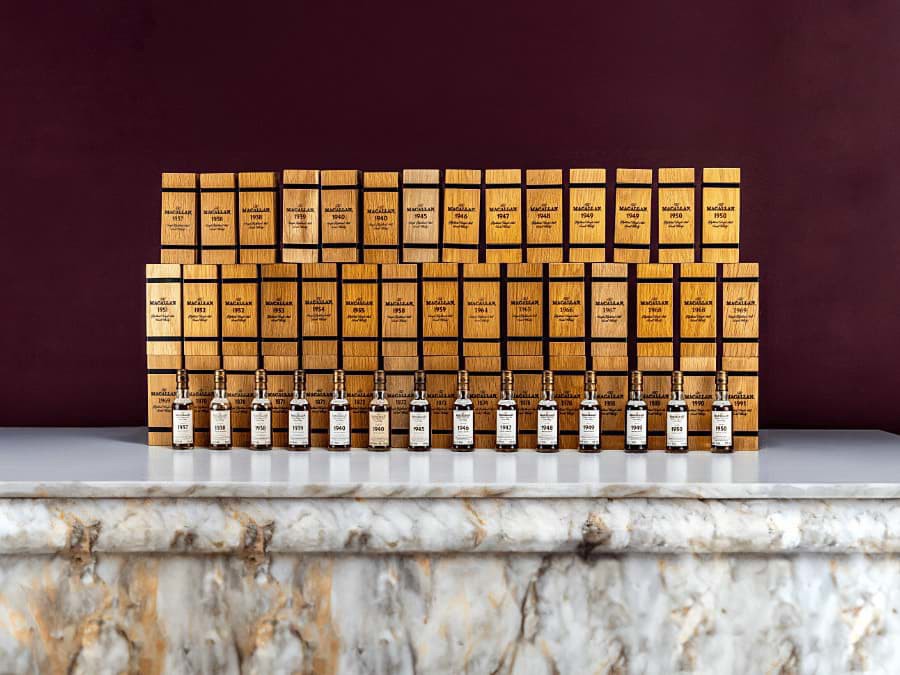 Bộ sưu tập Macallan mini sẽ được bán với mức giá 250,000 bảng Anh Bộ sưu tập Macallan mini sẽ được bán với mức giá 250,000 bảng Anh