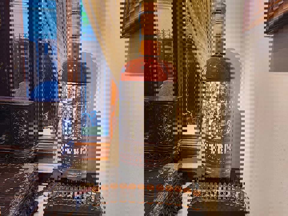 Chai whisky lớn nhất thế giới đã có mặt tại Việt Nam