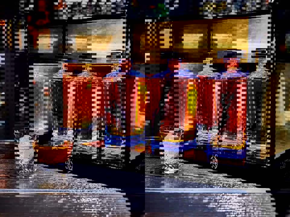 Bộ sưu tập rượu whisky Karuizawa được bán với giá 50.000 USD