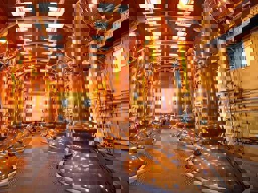 Tất cả những điều bạn cần biết về rượu Whisky chưng cất ba lần