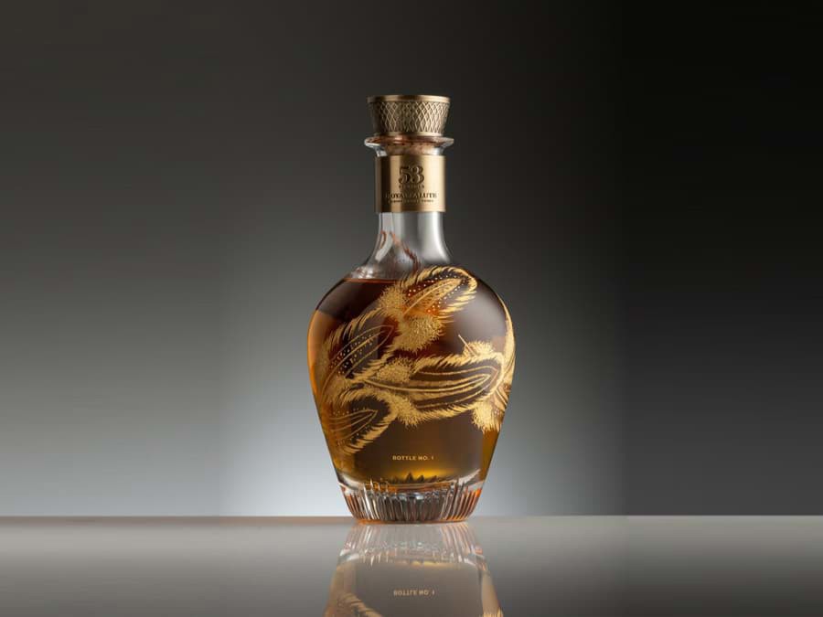 Royal Salute ra mắt chai rượu whisky 53 năm Royal Salute ra mắt chai rượu whisky 53 năm