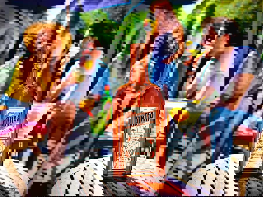 Cointreau tiết lộ thiết kế chai mới Cointreau tiết lộ thiết kế chai mới