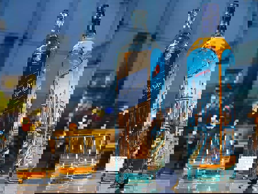 Johnnie Walker ra mắt bộ sưu tập Blue Label Cities of the Future 222 Johnnie Walker ra mắt bộ sưu tập Blue Label Cities of the Future 222