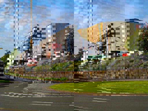 Khám phá sự đa dạng của rượu whisky mạch nha của nhà máy chưng cất Loch Lomond